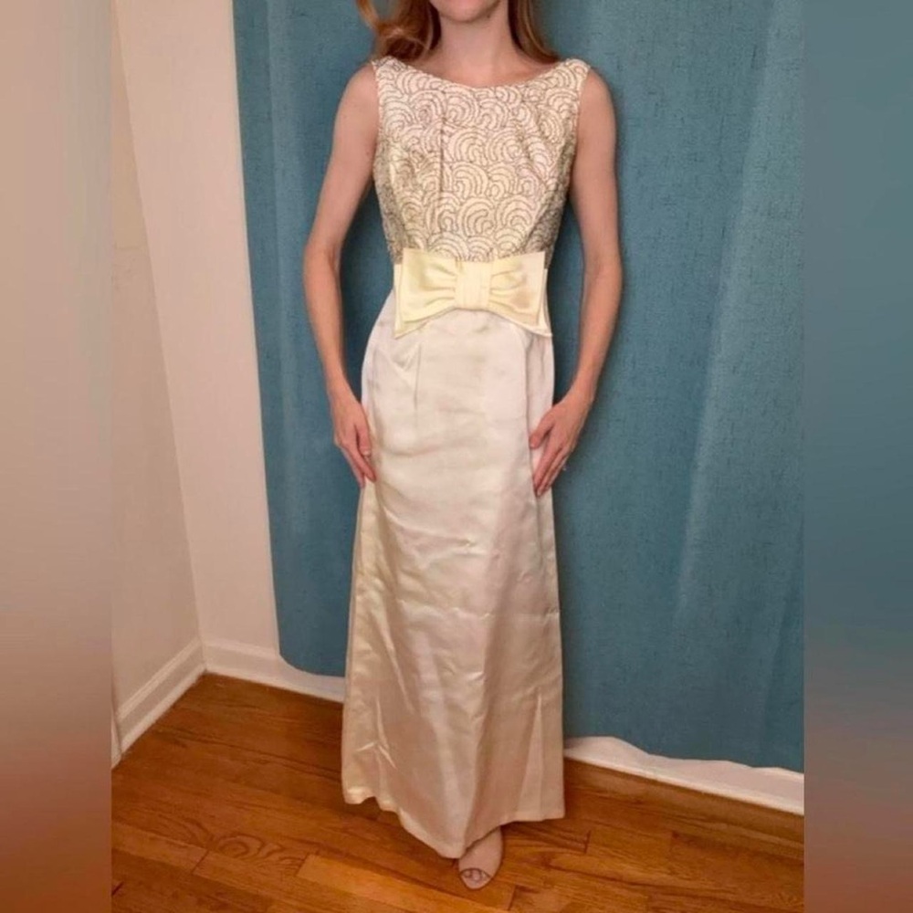 Vintage Mike Benet Wedding Dress Bow Low Back 1960s 1970s Bridal Size XXS